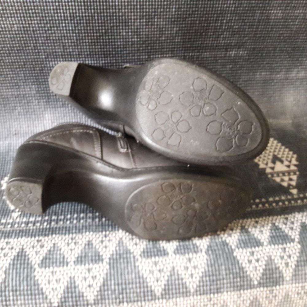 Ankle Boot - Picture 13 of 13